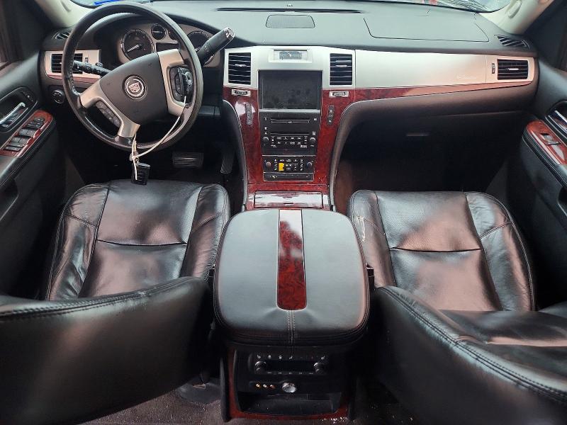 Photo 8 from auction – 2010 CADILLAC ESCALADE with VIN 1GYUKBEF7AR212776