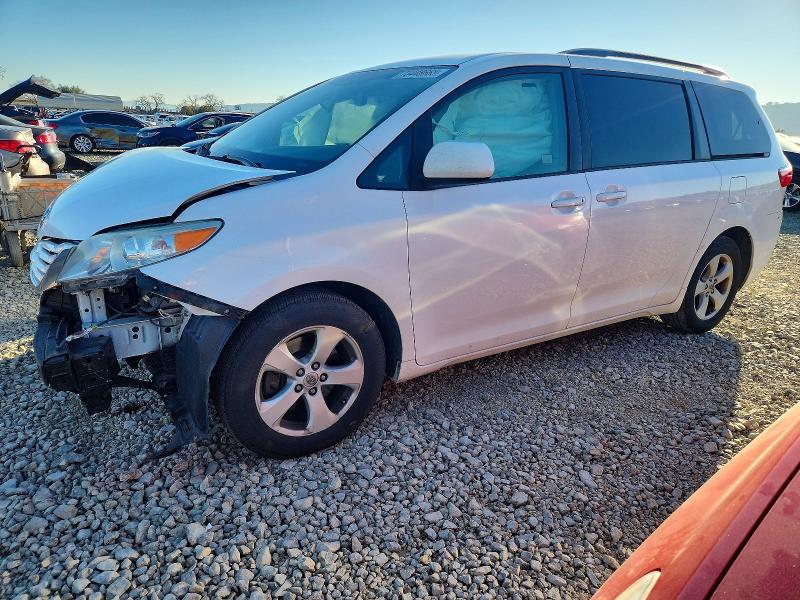 TOYOTA SIENNA LE 2017 with VIN 5TDKZ3DC4HS781795 - Photo from auction