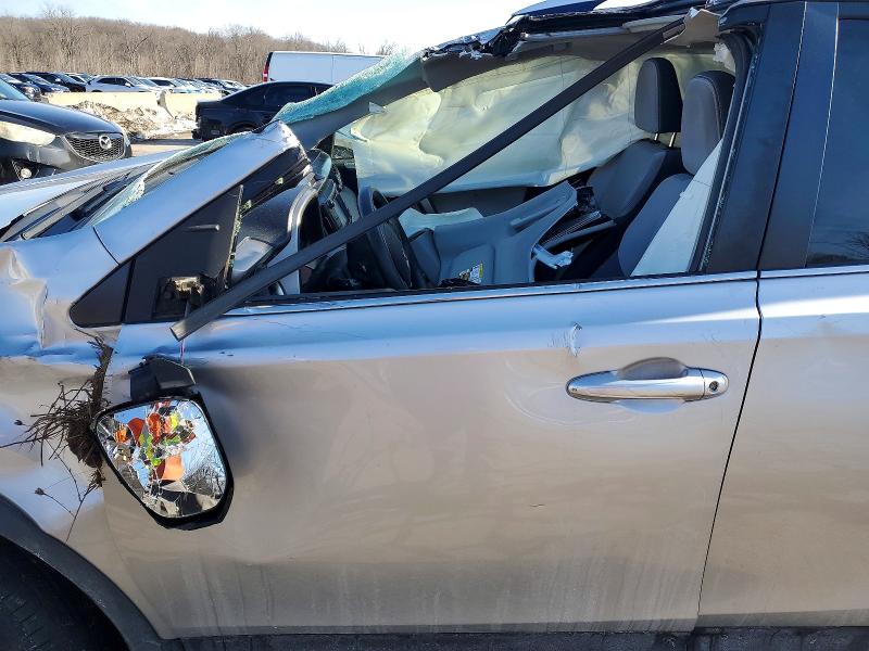 Photo 7 from auction – 2015 TOYOTA RAV4 XLE with VIN JTMRFREV0FD111969