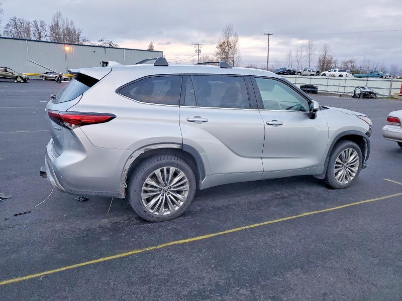 Photo 3 from auction – 2022 TOYOTA HIGHLANDER with VIN 5TDEBRCH6NS091219