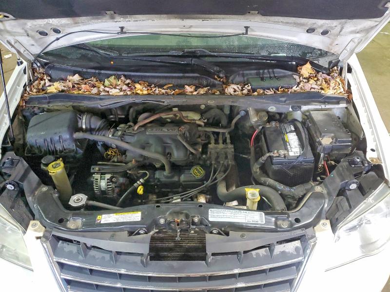 Photo 12 from auction – 2010 CHRYSLER TOWN & COUNTRY with VIN 2A4RR2D18AR398524