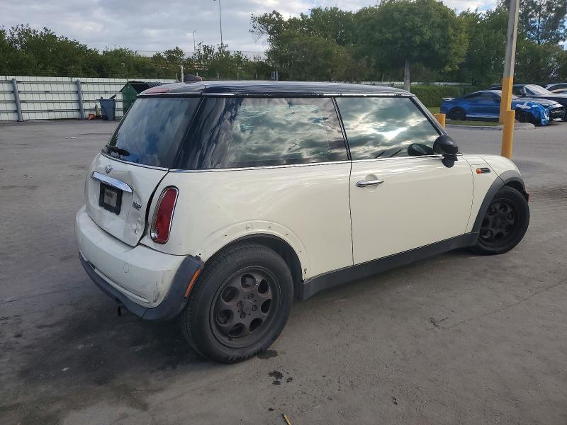 Photo 3 from auction – 2005 MINI COOPER with VIN WMWRC33585TK61712
