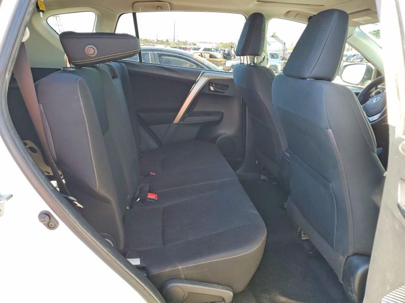 Photo 10 from auction – 2015 TOYOTA RAV4 XLE with VIN JTMWFREV2FD079125