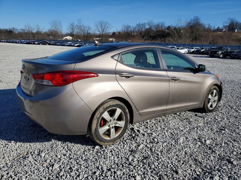 Photo 3 from auction – 2012 HYUNDAI ELANTRA GL with VIN 5NPDH4AE8CH062670