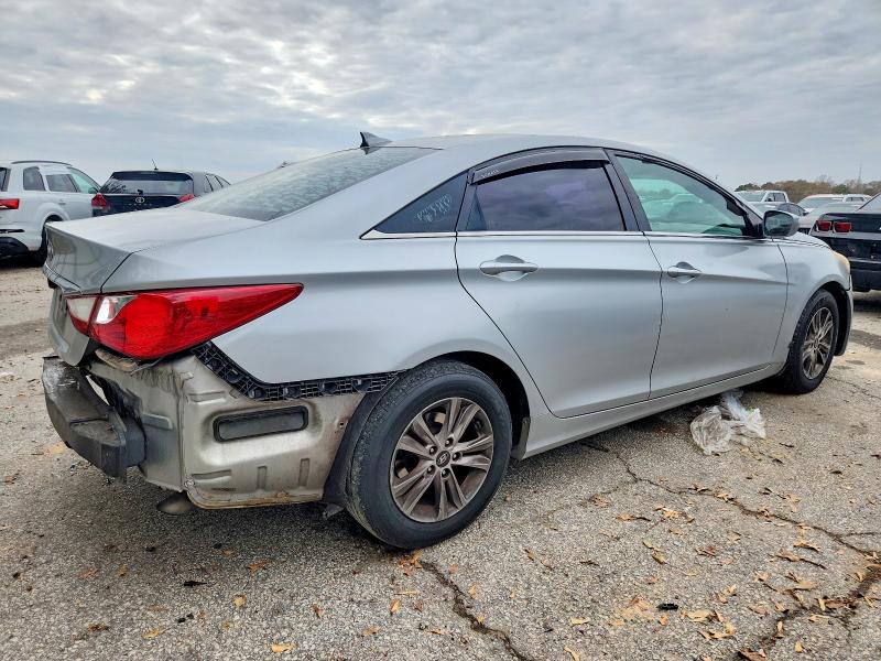 Photo 3 from auction – 2013 HYUNDAI SONATA with VIN 5NPEB4AC6DH637922