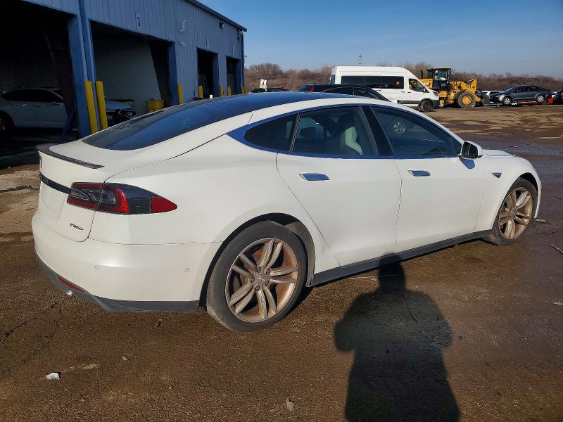 Photo 3 from auction – 2015 TESLA MODEL S 85 with VIN 5YJSA1H21FFP70400