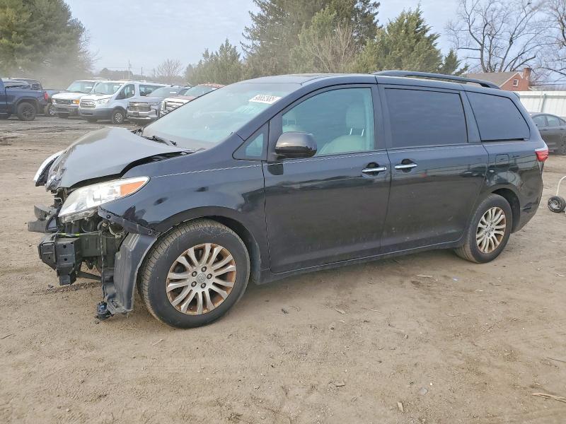Photo 1 from auction – 2017 TOYOTA SIENNA with VIN 5TDYZ3DC1HS812513