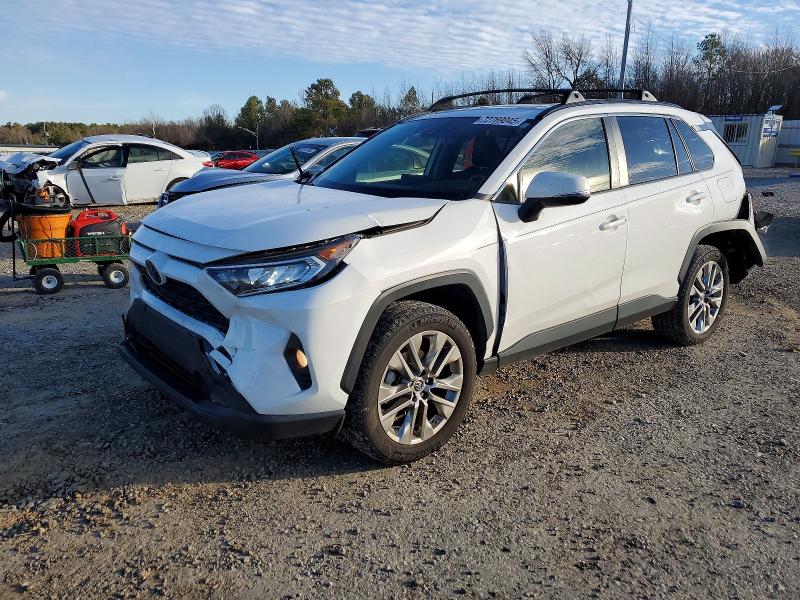 TOYOTA RAV4 XLE P 2019 with VIN JTMC1RFV4KD015758 - Photo from auction