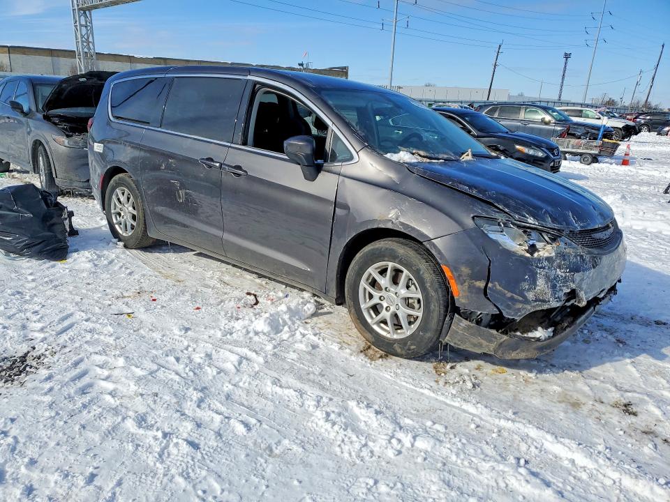 Photo 4 from auction – 2022 CHRYSLER VOYAGER with VIN 2C4RC1CG1NR104684