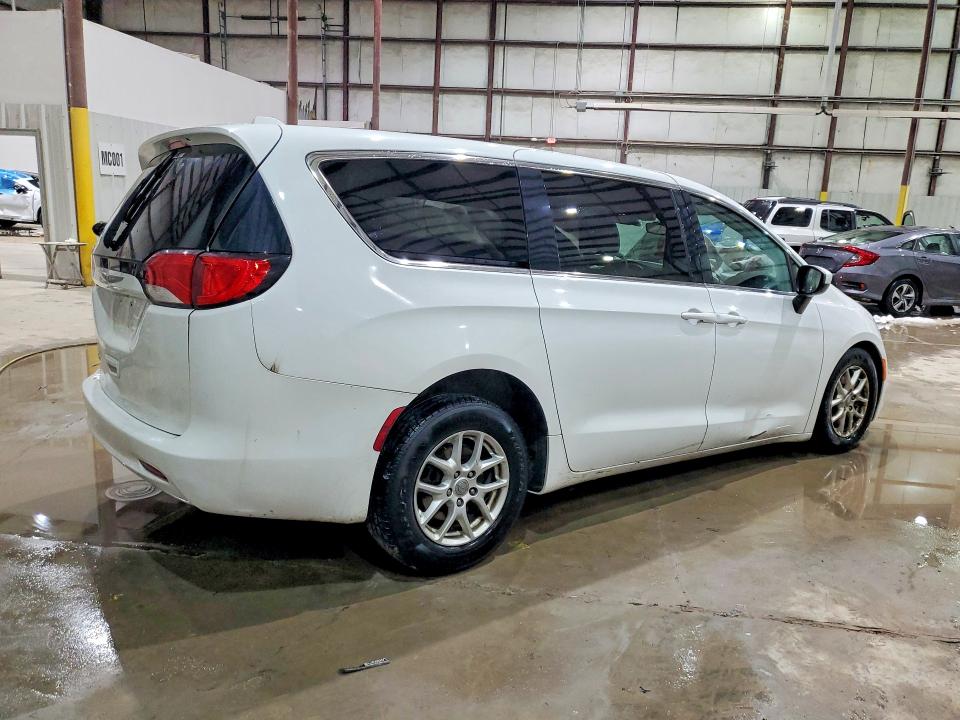 Photo 3 from auction – 2017 CHRYSLER PACIFICA with VIN 2C4RC1CG6HR531587