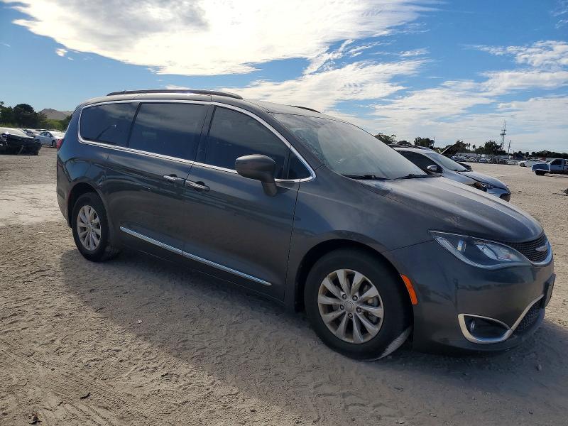 Photo 4 from auction – 2017 CHRYSLER PACIFICA T with VIN 2C4RC1BG7HR532653