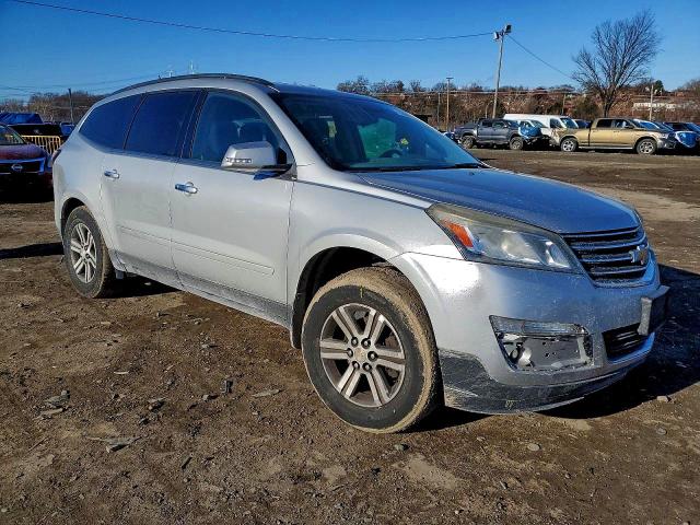Photo 4 from auction – 2017 CHEVROLET TRAVERSE L with VIN 1GNKVGKDXHJ101174