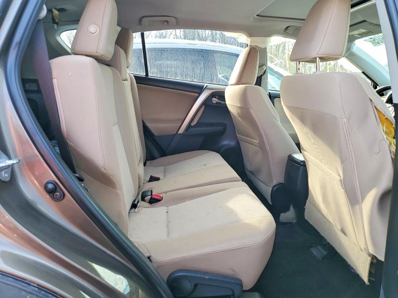 Photo 11 from auction – 2015 TOYOTA RAV4 XLE with VIN JTMRFREVXFD128018