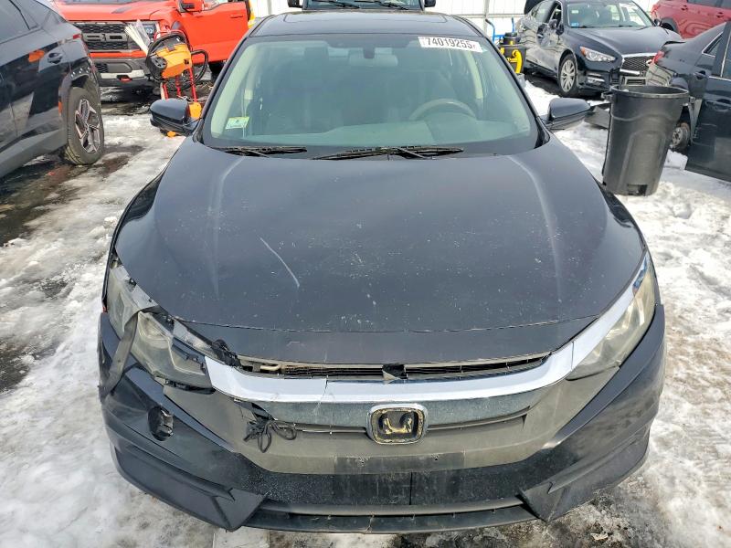 Photo 5 from auction – 2018 HONDA CIVIC with VIN 19XFC2F72JE021782