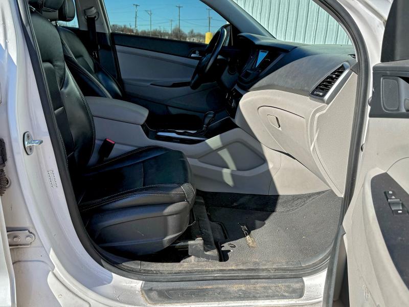 Photo 5 from auction – 2016 HYUNDAI TUCSON LIM with VIN KM8J33A20GU191981