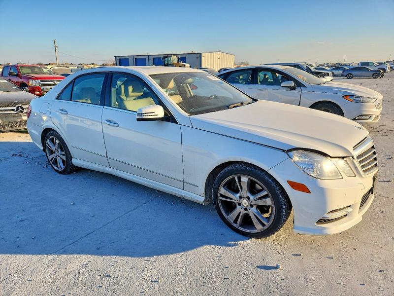 Photo 4 from auction – 2013 MERCEDES-BENZ E 350 with VIN WDDHF5KB1DA753569