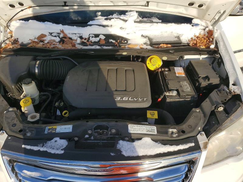 Photo 12 from auction – 2014 CHRYSLER TOWN & COU with VIN 2C4RC1CG2ER229354