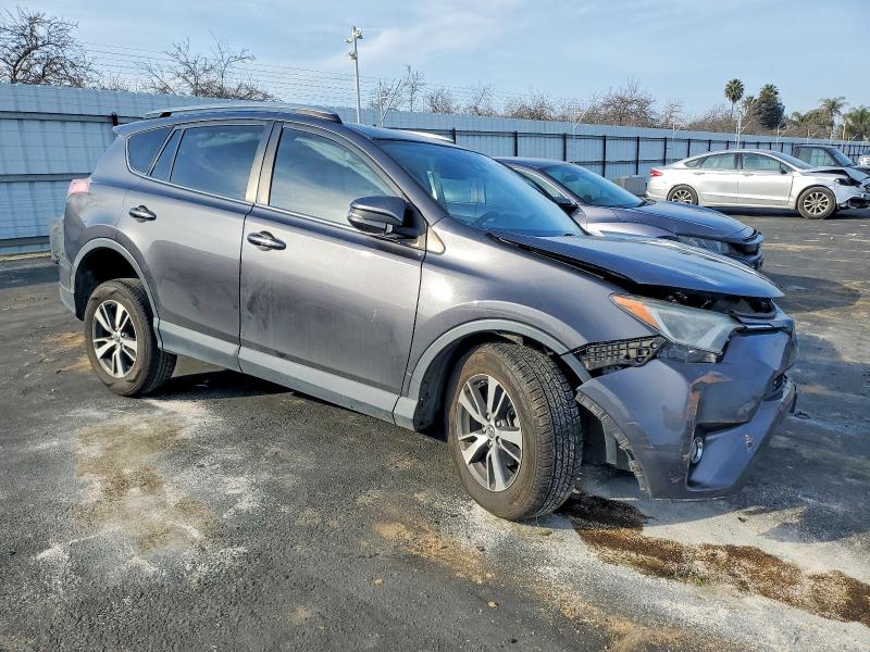 Photo 4 from auction – 2017 TOYOTA RAV4 with VIN JTMRFREV2HJ121536