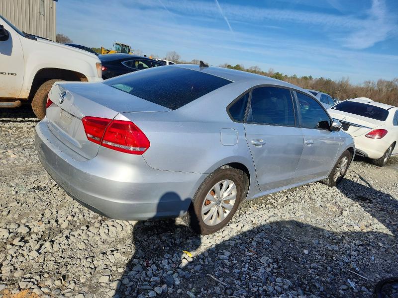 Photo 3 from auction – 2013 VOLKSWAGEN PASSAT with VIN 1VWAH7A37DC141485