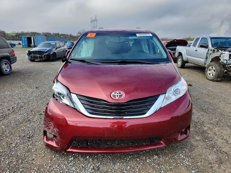 Photo 5 from auction – 2017 TOYOTA SIENNA LE with VIN 5TDKZ3DC6HS791437