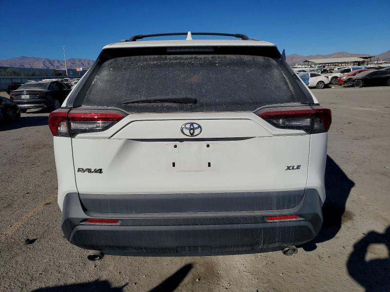 Photo 6 from auction – 2019 TOYOTA RAV4 XLE with VIN 2T3W1RFV8KW026018