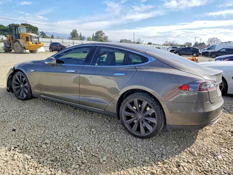 Photo 2 from auction – 2015 TESLA MODEL S with VIN 5YJSA1E26FF101799