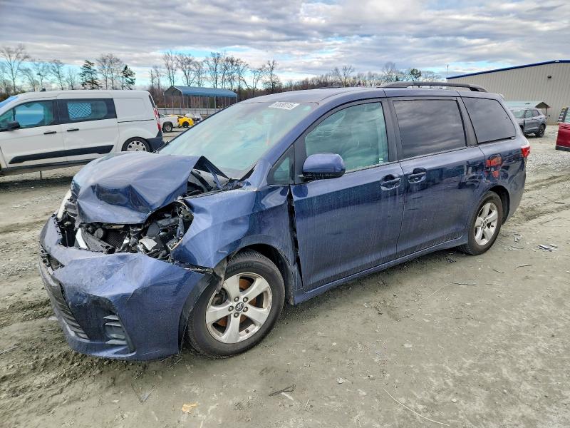 TOYOTA SIENNA 2018 with VIN 5TDKZ3DC0JS945758 - Photo from auction