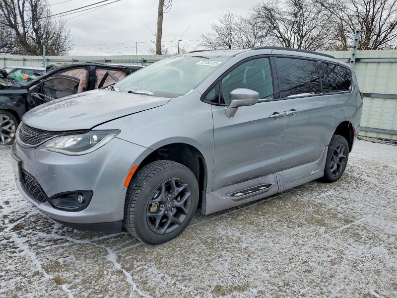 CHRYSLER PACIFICA T 2019 with VIN 2C4RC1BG0KR630026 - Photo from auction