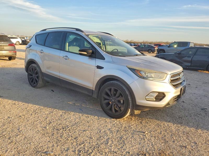 Photo 4 from auction – 2017 FORD ESCAPE with VIN 1FMCU0JD0HUC99508