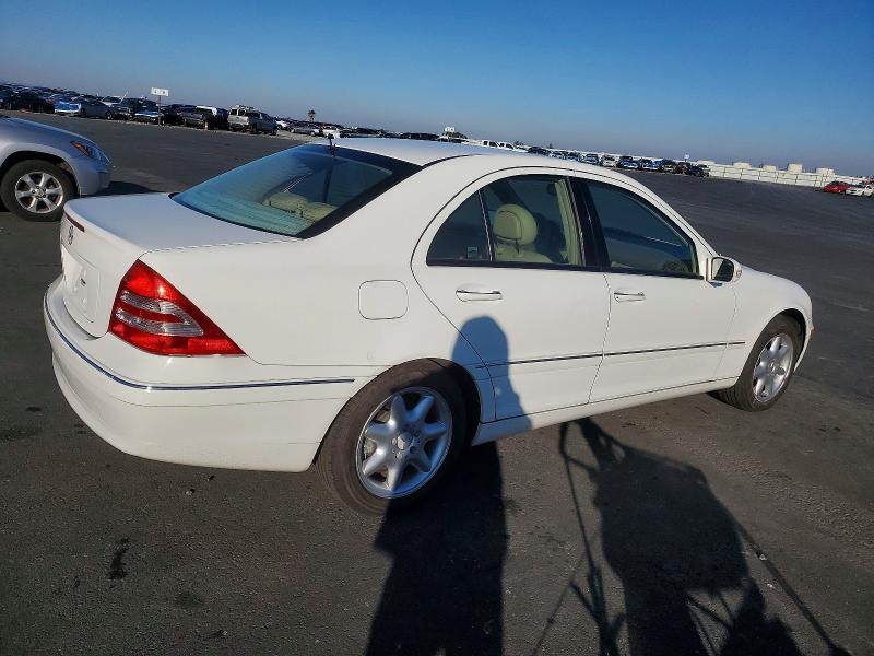Photo 3 from auction – 2002 MERCEDES-BENZ C with VIN WDBRF64J02F244418