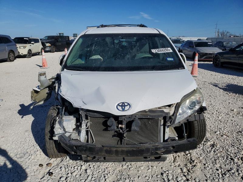 Photo 5 from auction – 2013 TOYOTA SIENNA LE with VIN 5TDKK3DC9DS374599