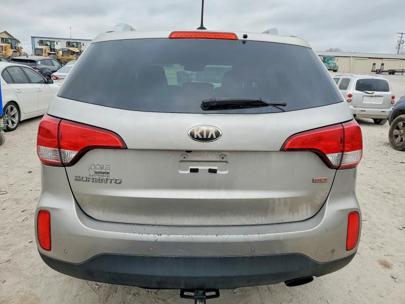 Photo 6 from auction – 2014 KIA SORENTO LX with VIN 5XYKTDA63EG460992