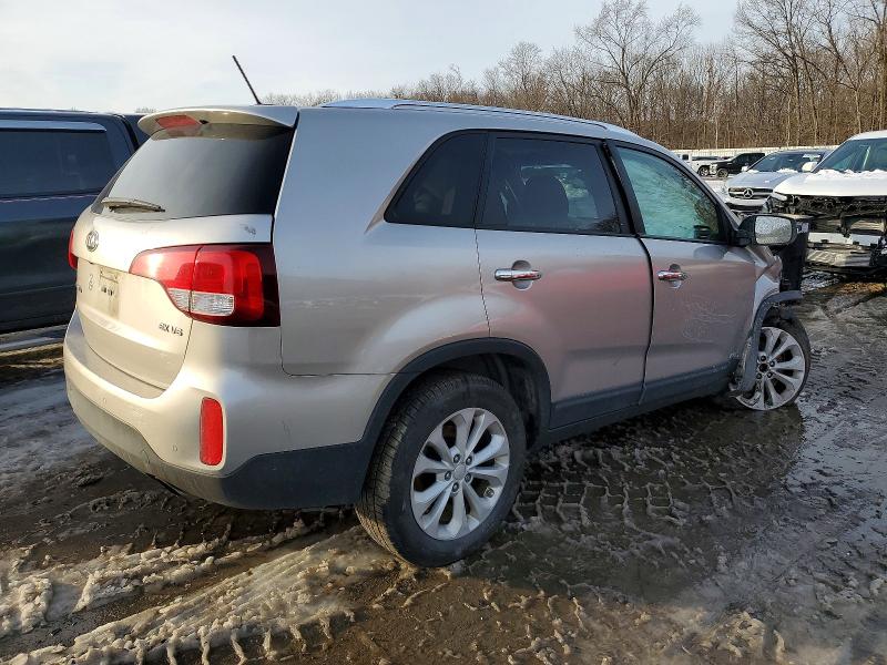 Photo 3 from auction – 2015 KIA SORENTO EX with VIN 5XYKUDA76FG640992