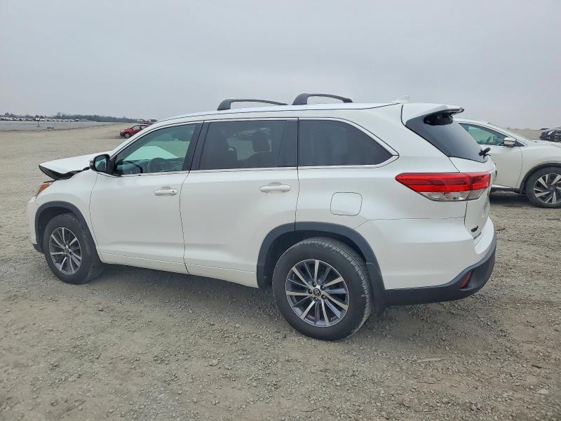 Photo 2 from auction – 2017 TOYOTA HIGHLANDER with VIN 5TDKZRFH7HS518017