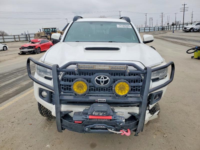 Photo 5 from auction – 2016 TOYOTA TACOMA DOU with VIN 5TFCZ5AN3GX044991