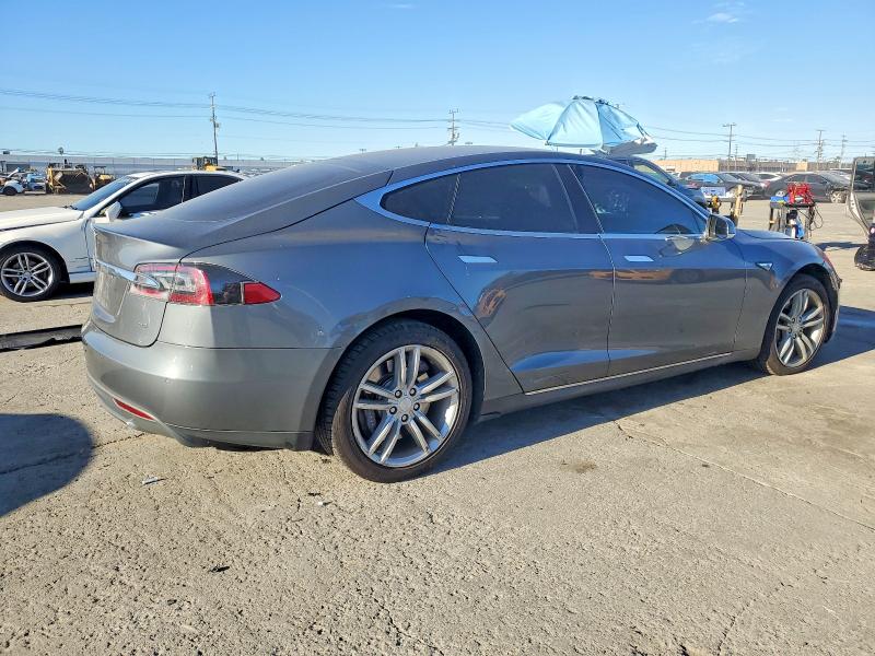 Photo 3 from auction – 2014 TESLA MODEL S with VIN 5YJSA1H18EFP38355