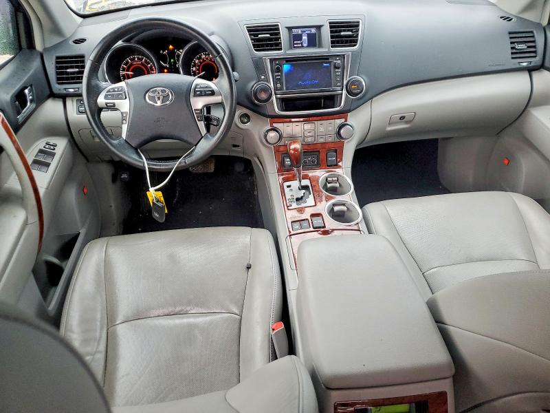 Photo 8 from auction – 2013 TOYOTA HIGHLANDER with VIN 5TDDK3EH8DS210795