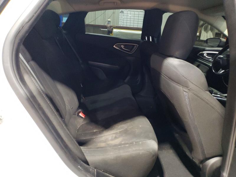 Photo 10 from auction – 2015 CHRYSLER 200 LIMITE with VIN 1C3CCCAB1FN746124