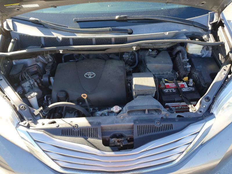 Photo 12 from auction – 2017 TOYOTA SIENNA XLE with VIN 5TDDZ3DC2HS158670