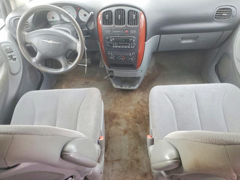 Photo 8 from auction – 2006 CHRYSLER TOWN & COU with VIN 1A4GP45R86B645463