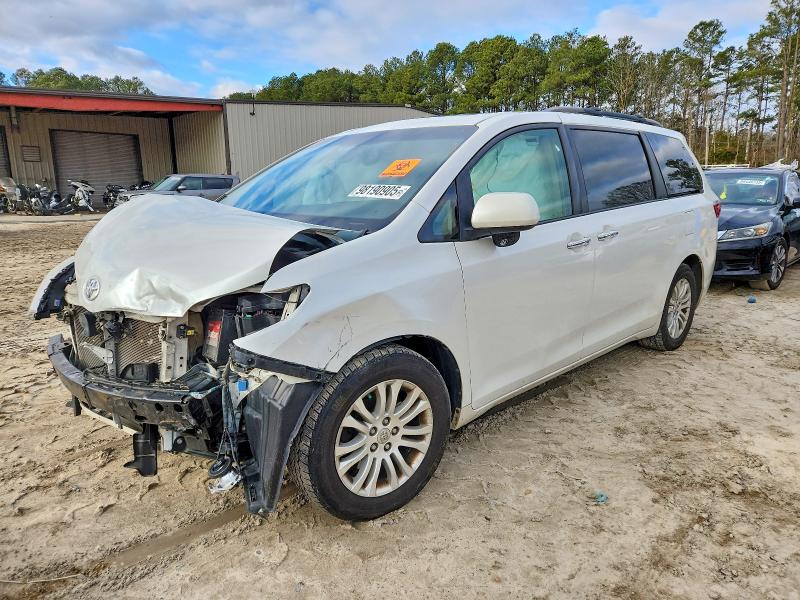 TOYOTA SIENNA XLE 2015 with VIN 5TDYK3DC6FS534712 - Photo from auction