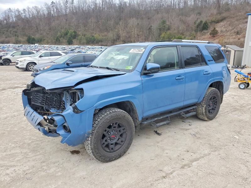 TOYOTA 4RUNNER SR 2018 with VIN JTEBU5JR7J5559150 - Photo from auction