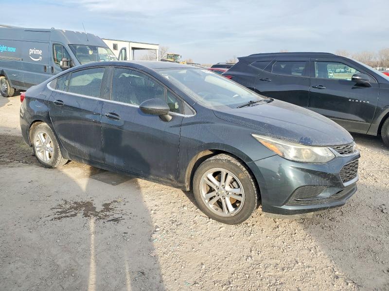 Photo 4 from auction – 2017 CHEVROLET CRUZE with VIN 1G1BE5SM3H7202849