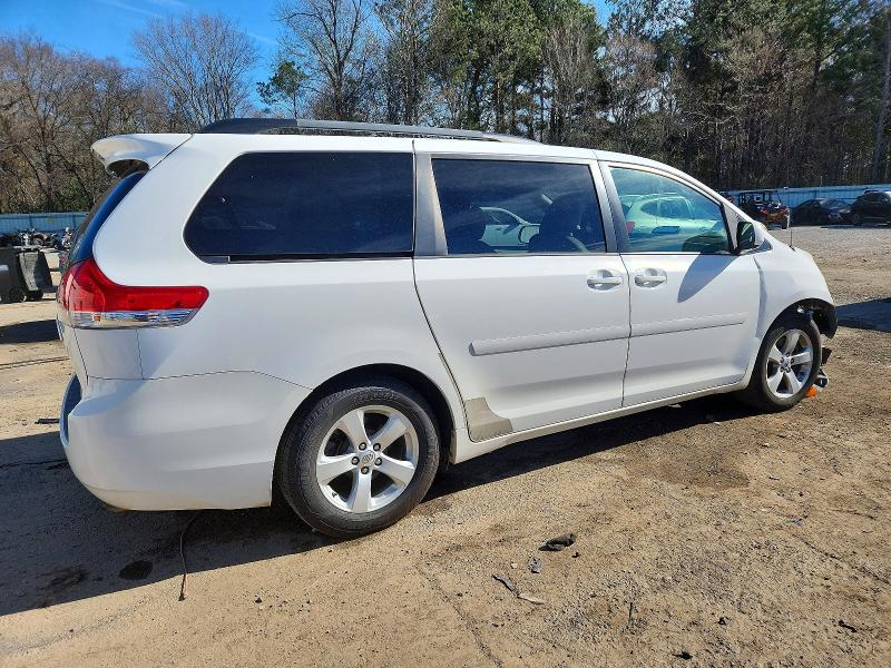 Foto 3 de la subasta – 2011 TOYOTA SIENNA LE con VIN 5TDKK3DC0BS072034
