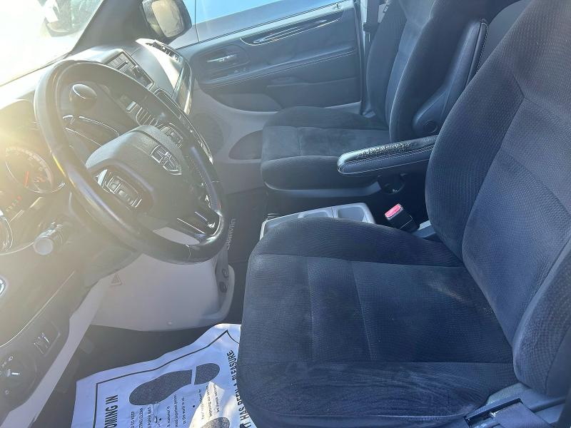 Photo 13 from auction – 2016 DODGE GRAND CARA with VIN 2C4RDGBG8GR102936