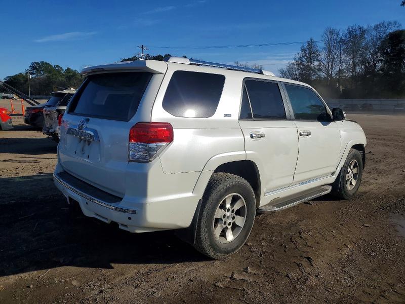 Photo 3 from auction – 2011 TOYOTA 4RUNNER SR with VIN JTEZU5JR3B5032027
