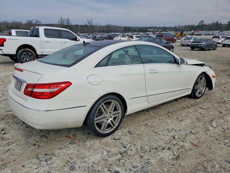 Photo 3 from auction – 2011 MERCEDES-BENZ E 350 with VIN WDDKJ5GB9BF068345