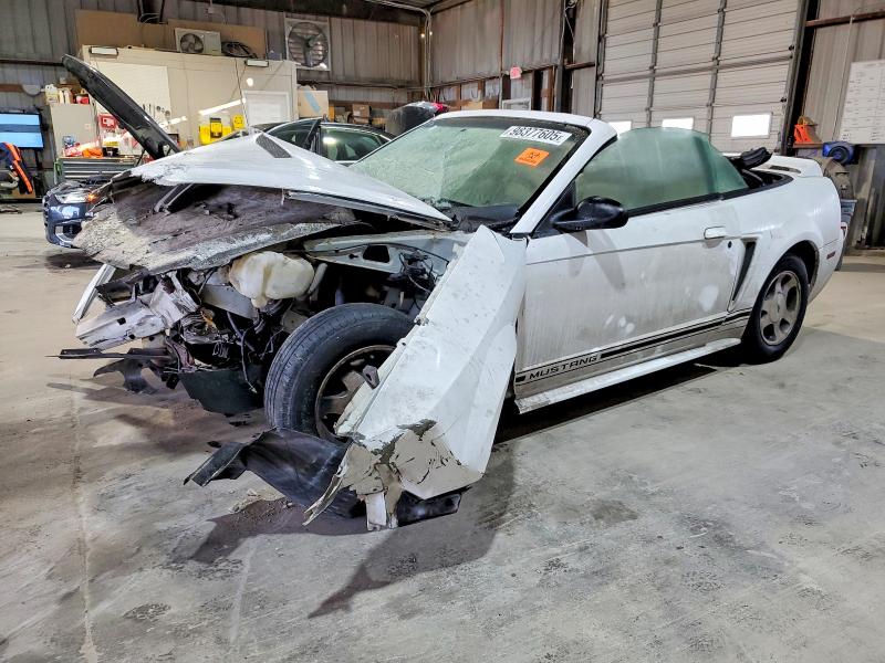 FORD MUSTANG 2000 مع رقم تعريف المركبة 1FAFP4447YF215836 - صورة من المزاد