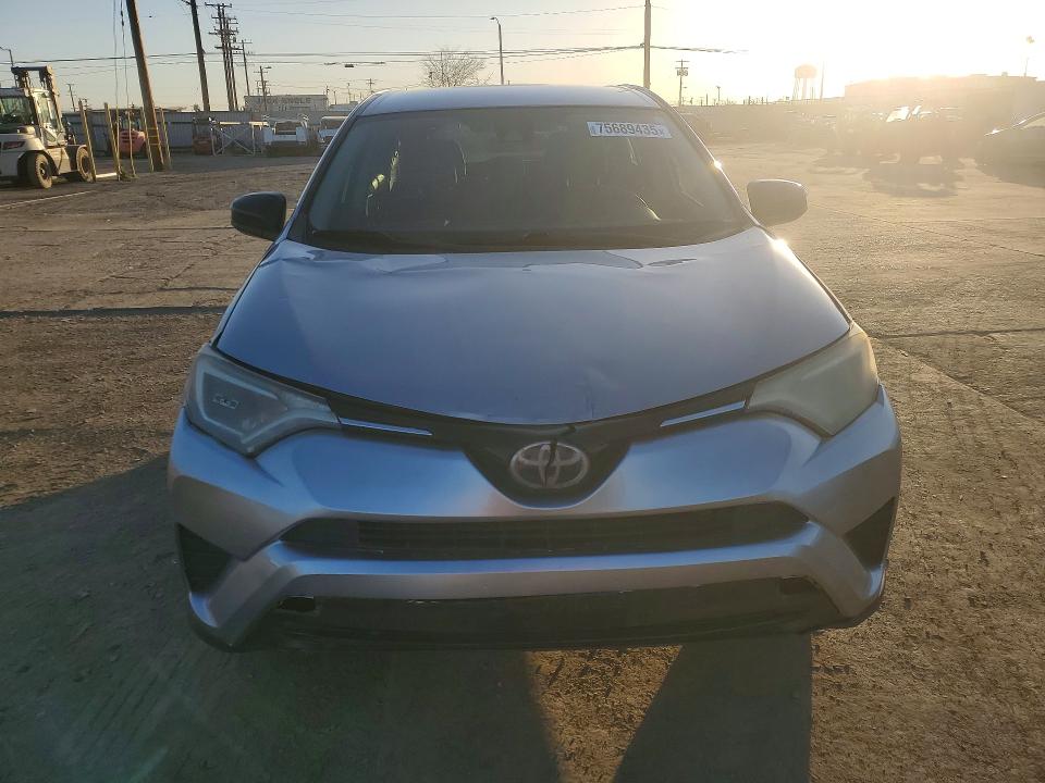 Photo 5 from auction – 2018 TOYOTA RAV4 with VIN JTMZFREV5JD127352