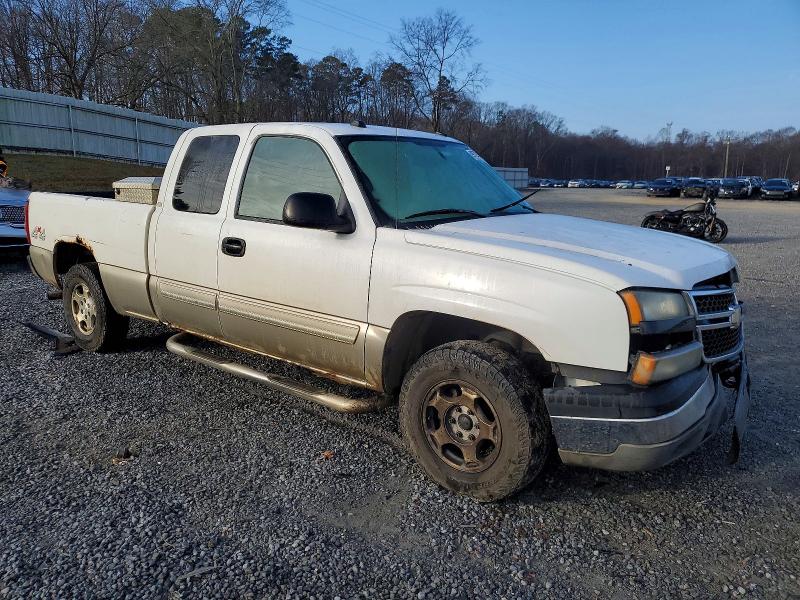 Photo 4 from auction – 2004 CHEVROLET SILVERADO with VIN 2GCEK19T441102639